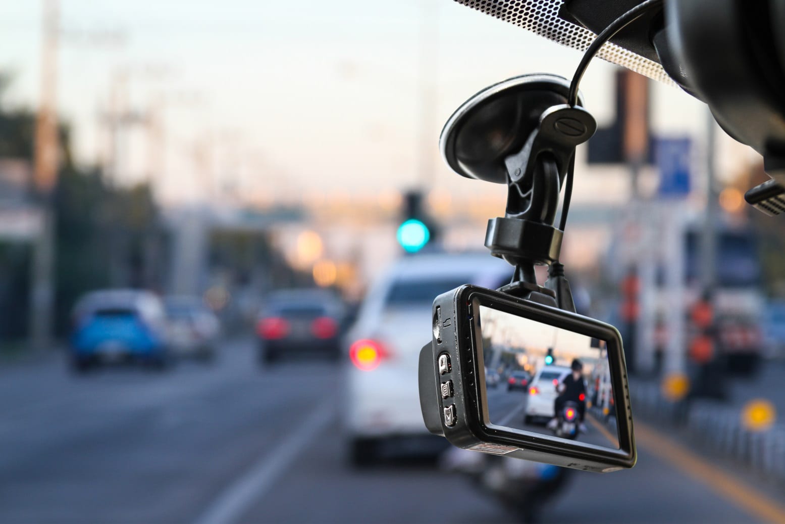 https://www.dayinsure.com/wp-content/uploads/2019/09/What-to-look-for-when-buying-a-dashcam.jpg